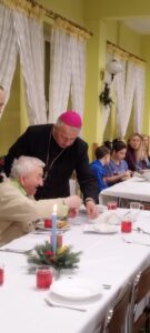 Biskup Kielecki Jan Piotrowski odwiedził wspólnotę  Domu dla Niepełnosprawnych w Piekoszowie.